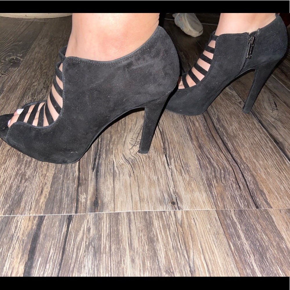 Heels - Picture 2 of 4